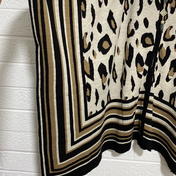 NWT Anne Klein poncho sweater is size large. - Picture 4 of 4